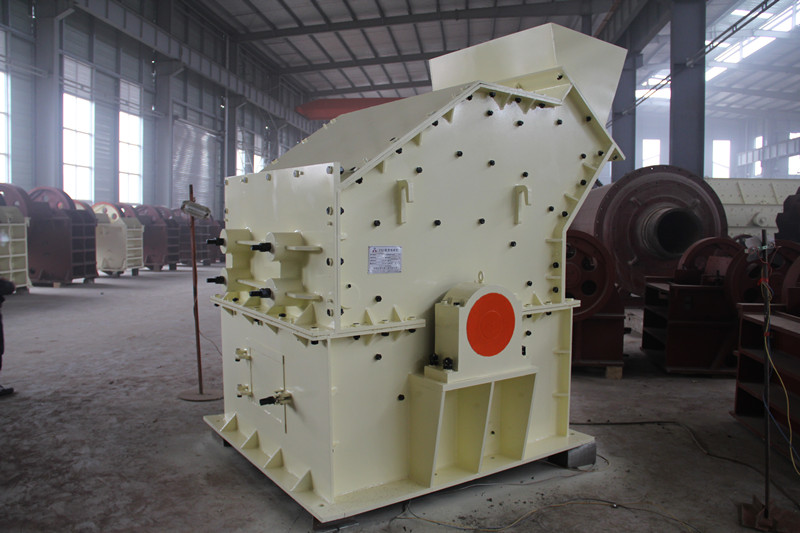 細(xì)碎制砂機(jī)，小型粉碎鵝卵石機(jī)