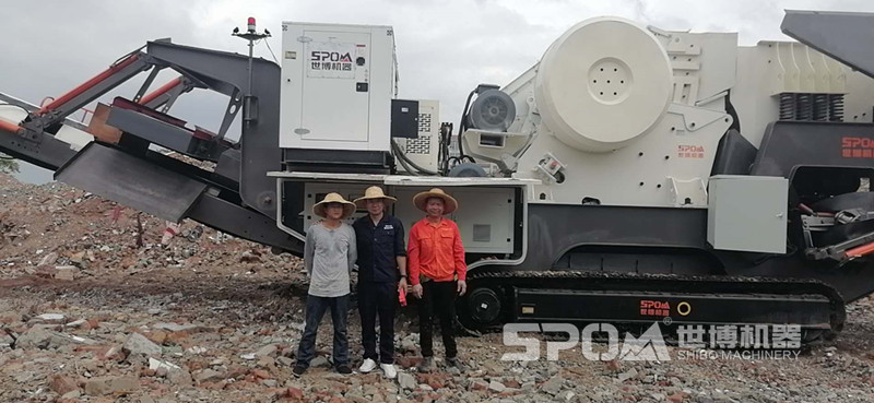 世博大型混凝土破碎機(jī)客戶現(xiàn)場(chǎng)，歡迎考察
