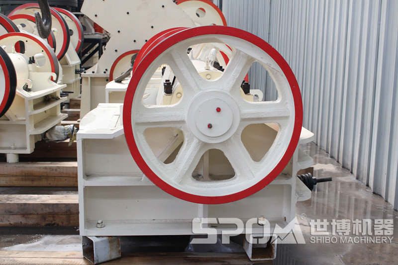 150x750小型細(xì)顎破碎機
