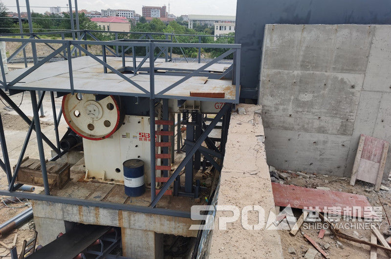 小型石子破碎機(jī)現(xiàn)場圖，家庭用小顎破